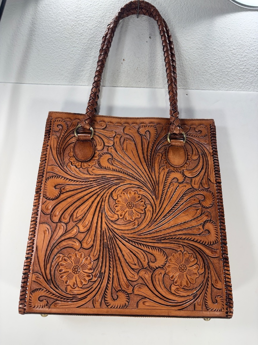 VILENCA HOLLAND-NWT$565.00 HAND TOOLING TOOK 6 WEEKS +HAND LACING+HAND STAINING - Picture 11 of 14
